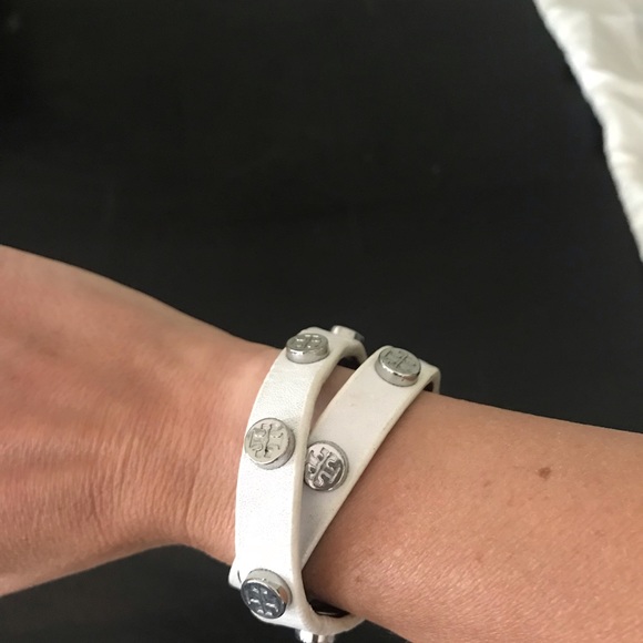 Tory Burch White Double Wrap Logo Stud Bracelet. - Picture 2 of 3